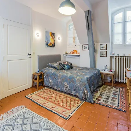 Room In Guest Room - This 10Th Century Home Sits In An Exceptional Setting In The Center Of Orleans-2